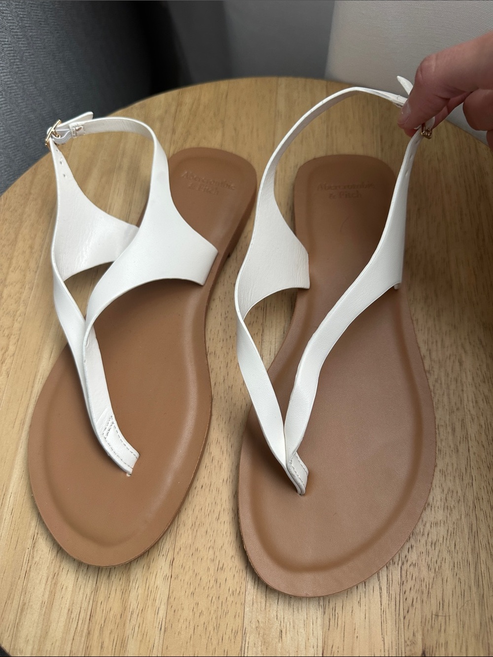 Abercrombie & Fitch White Leather Slingback Thong Sandals with Tan Footbed